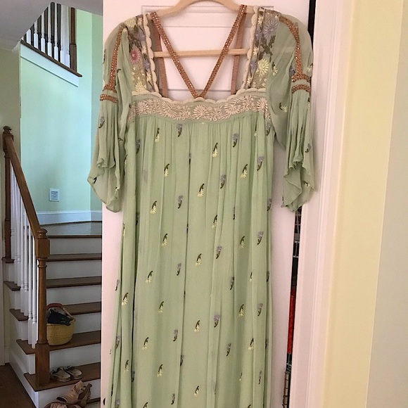 Intropia Dresses & Skirts - Vintage dress with embroidered flowers